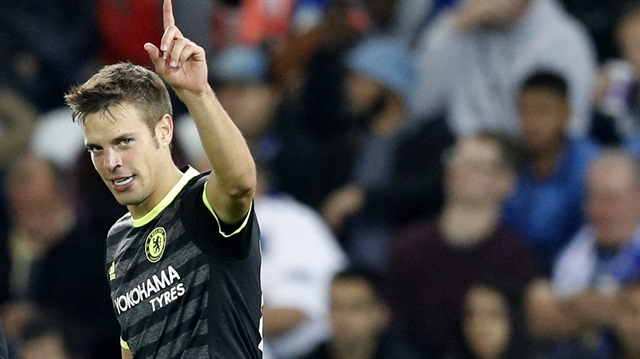 Barcelona Azpilicueta'yı istiyor