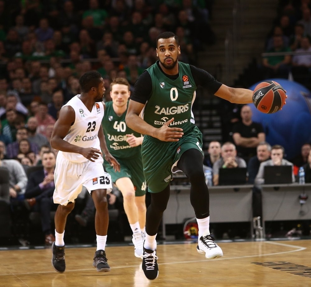Barcelona, Brandon Davies’i transfer etti 
