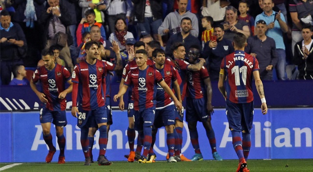 Barcelona ilk mağlubiyetini aldı