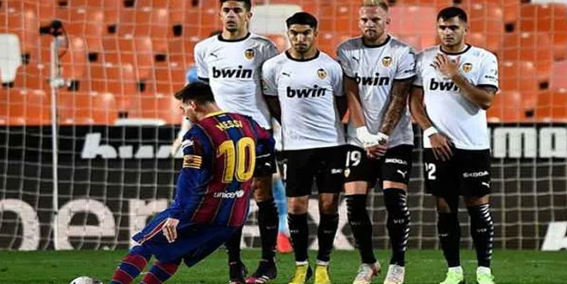 Barcelona şampiyonluk yarışından kopmadı