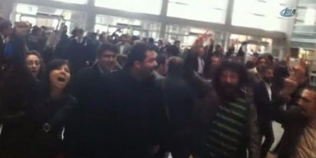 Barikatı aşarak adliyeye girdiler!../VİDEO