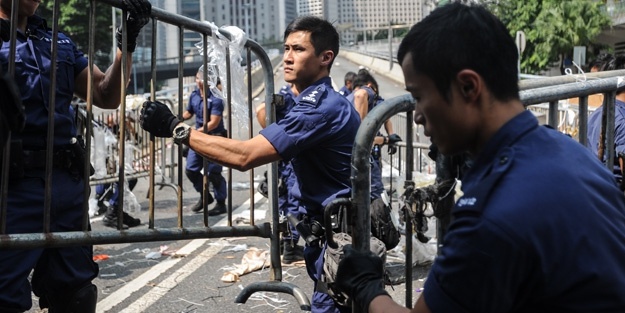 Barikatların bir kısmı kaldırıldı