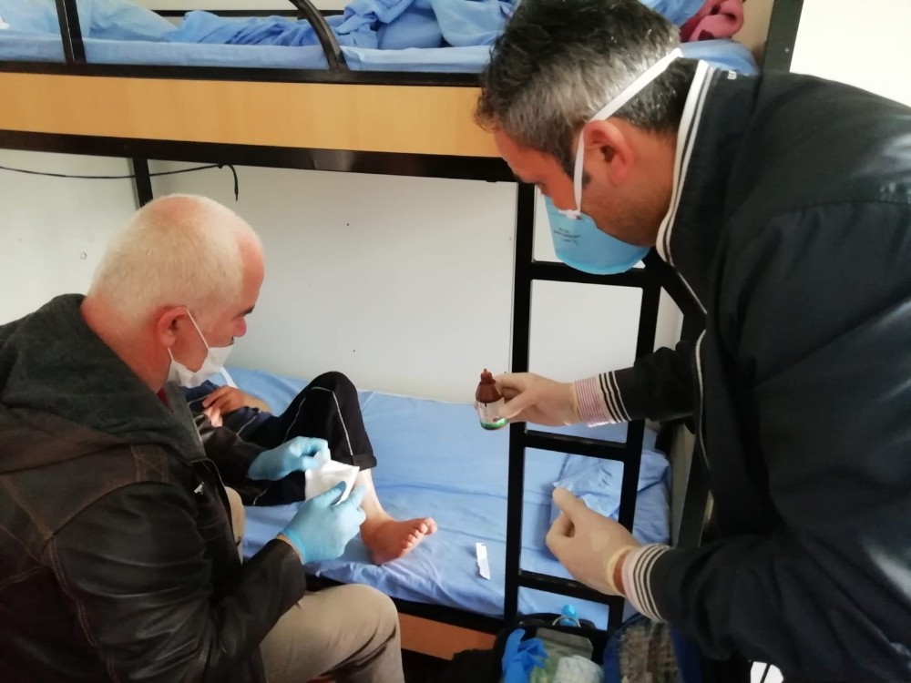 Barınma Merkezi’nde konaklayanlara sağlık taramaları yapılıyor 