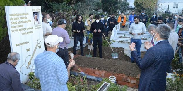 Barış Akarsu'nun annesi toprağa verildi