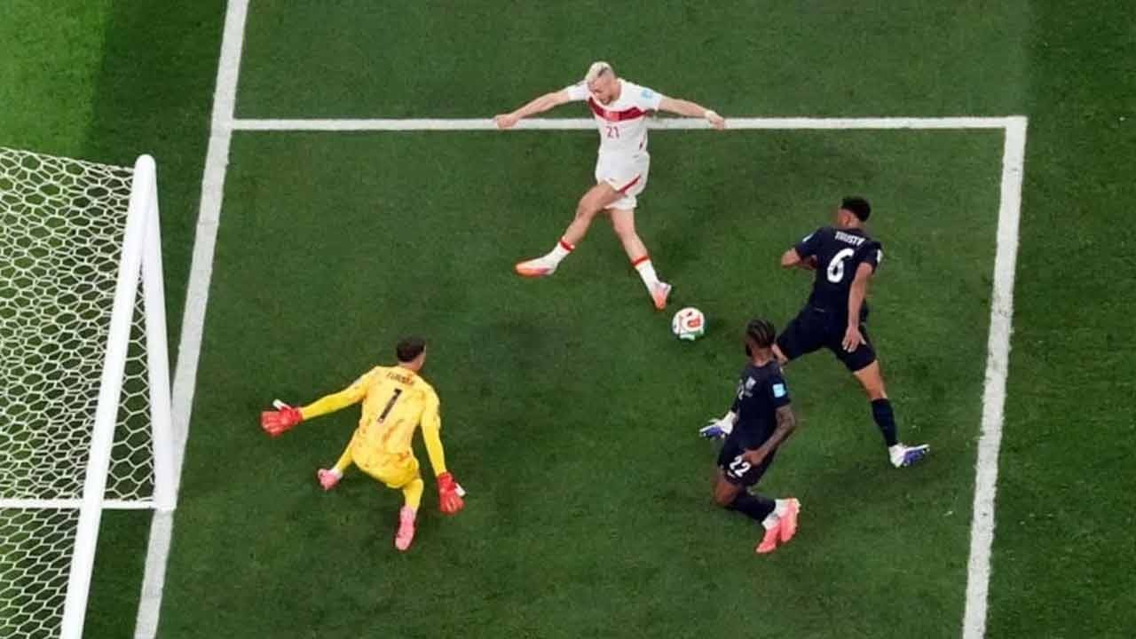 Barış Alper'in kaçırdığı pozisyon Azerbaycanlı spikeri çileden çıkardı