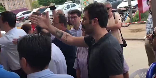 Barış Atay vatandaşın üzerine yürüdü!