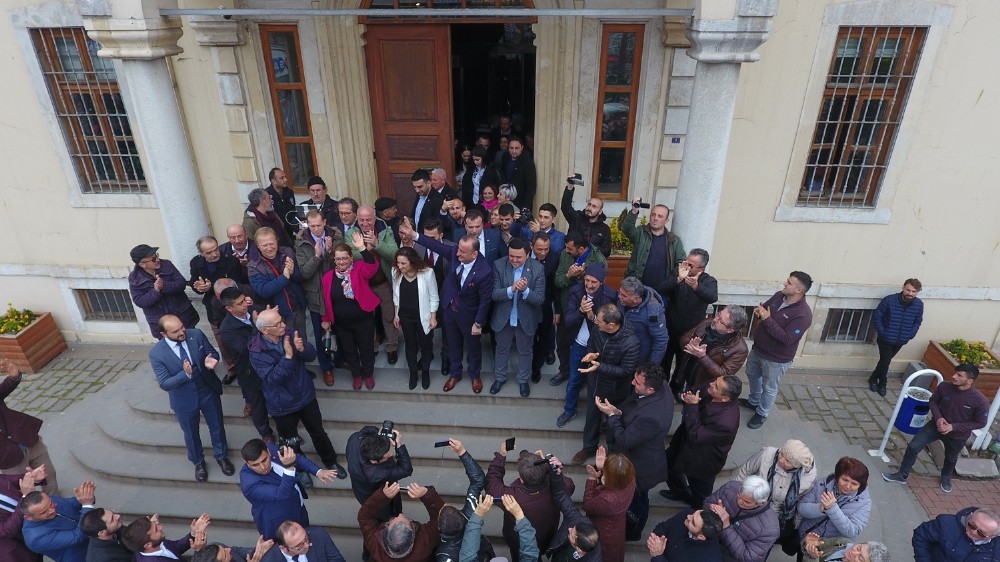 Barış Ayhan mazbatasını aldı 