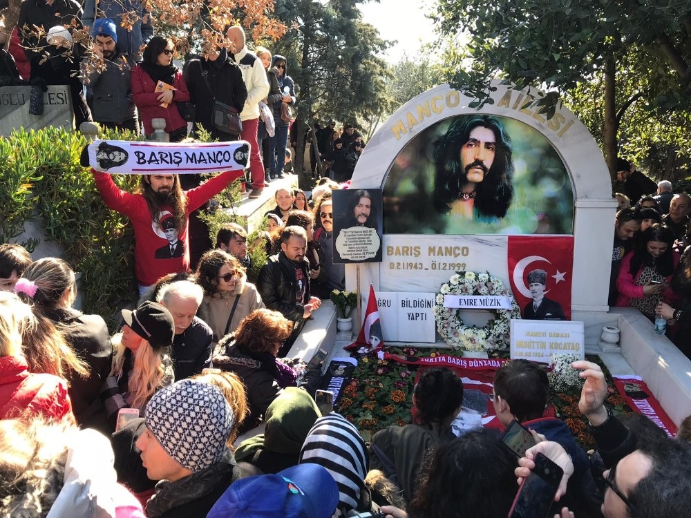 Barış Manço ölümünün 21. yılında mezarı başında anıldı 