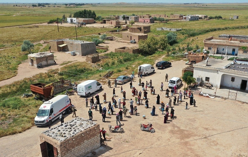 Barış Pınarı’ndaki yetim ailelerine destek 