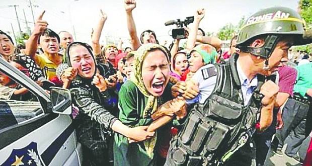Barışçıl Yürüyüşe Kanlı Cevap: Ürümçi Katliamı