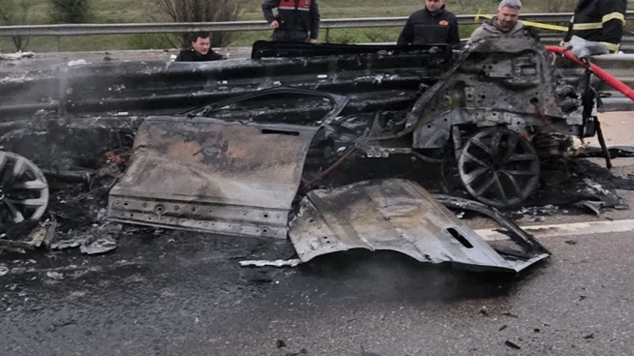 Bariyerlere çarpan aracın sürücüsü feci şekilde can verdi!