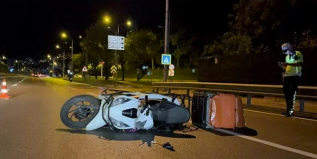 Bariyerlere çarpan motosikletli kurye hayatını kaybetti