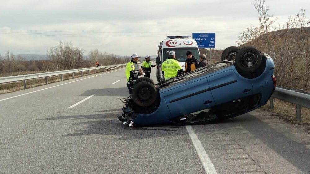 Bariyerlere çarpan otomobil takla attı: 1 yaralı 