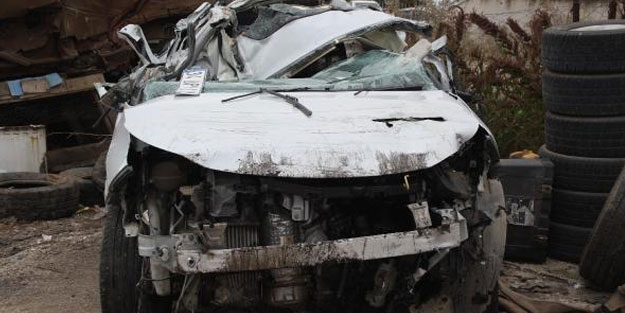 Bariyerlere çarpan otomobil takla attı; sürücü öldü