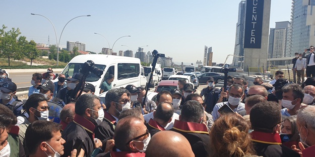 Ankara’da tepki çeken görüntüler! İzinsiz yürüyüş yapmaya kalktılar