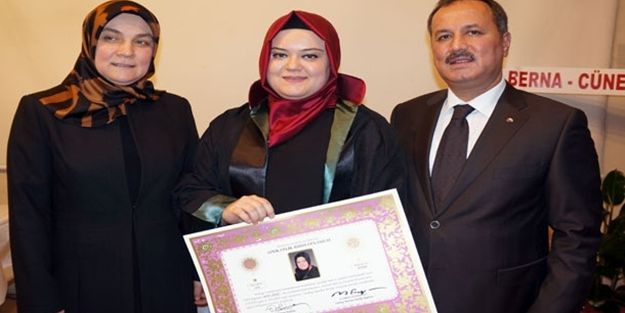 Baro’da bir ilk: Başörtüsüyle yemin edip avukat oldu