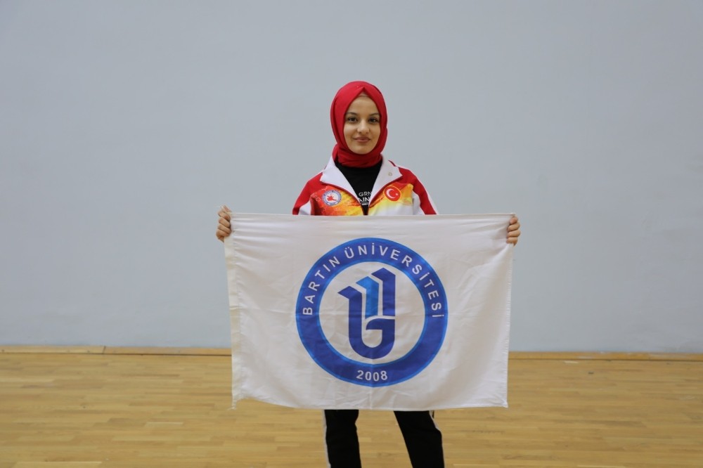 Bartın Üniversitesi öğrencileri 13 altın madalya aldı 