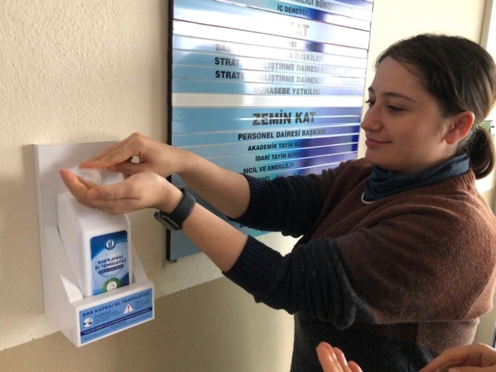Bartın Üniversitesi’nde bor katkılı el temizleyicisi ile sabun üretildi 