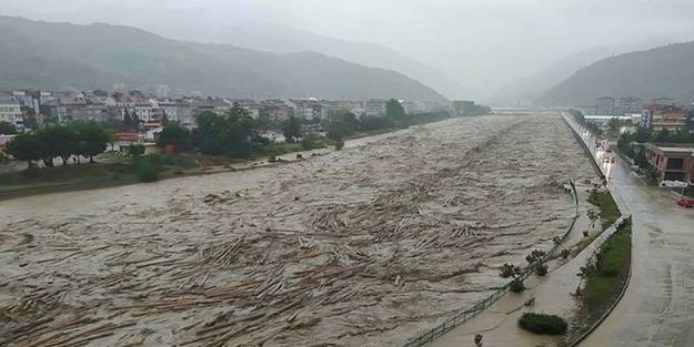 Bartın ve Sinop'ta sel felaketi! Yol çöktü, köprüler yıkıldı.... Meteoroloji uyardı