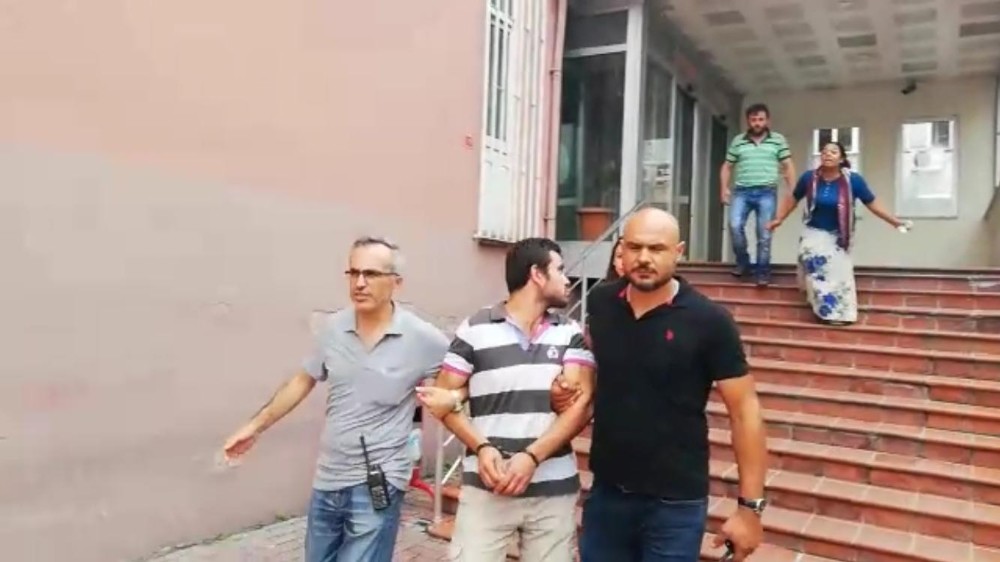 Bartın’da gasp şüphelisi tutuklandı, annesi sinir krizi geçirdi 