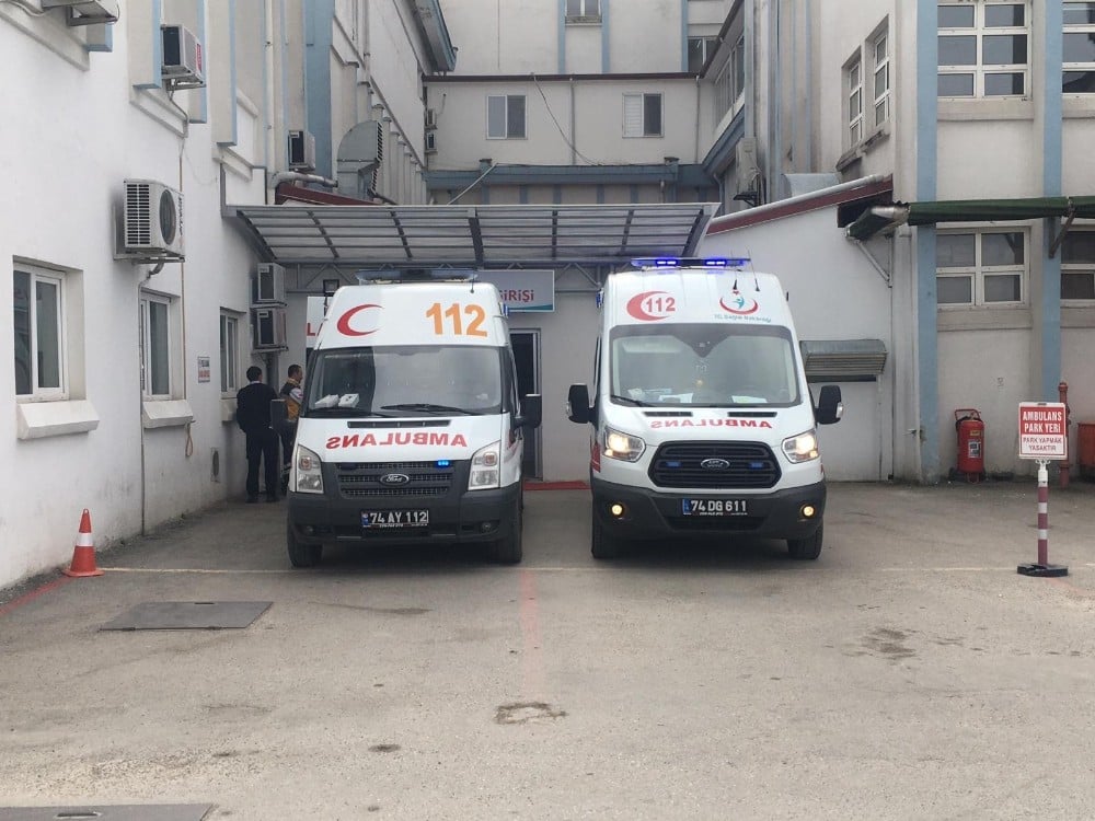 Bartın’da gıda zehirlenmesi şüphesi: 107 öğrenci hastaneye kaldırıldı 