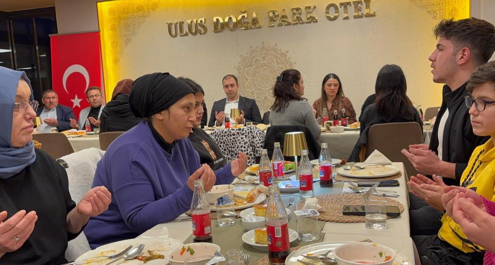 Bartın’da gönül sofrası: Küçük müminler protokol ile iftar açtı
