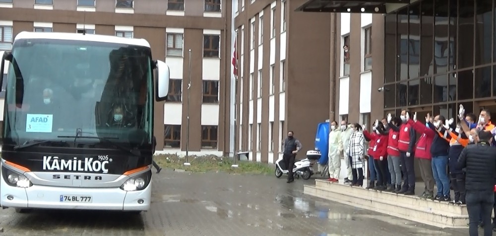 Bartın’da karantina süreleri tamamlanan gurbetçiler memleketlerine uğurlandı 