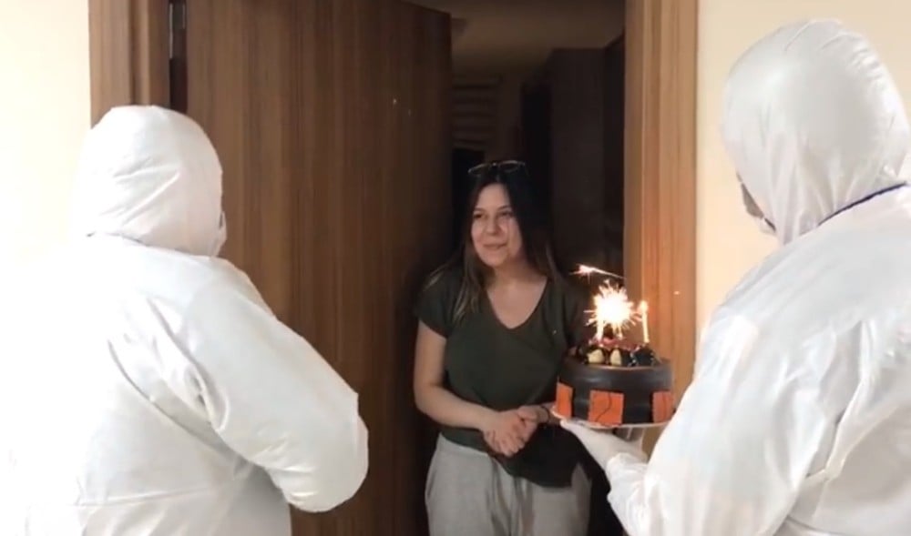 Bartın’da karantinada tutulan vatandaşlara AFAD’dan doğum günü sürprizi 