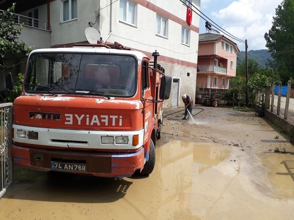 Bartın’da taşkın sonrası çalışmalara başlandı 