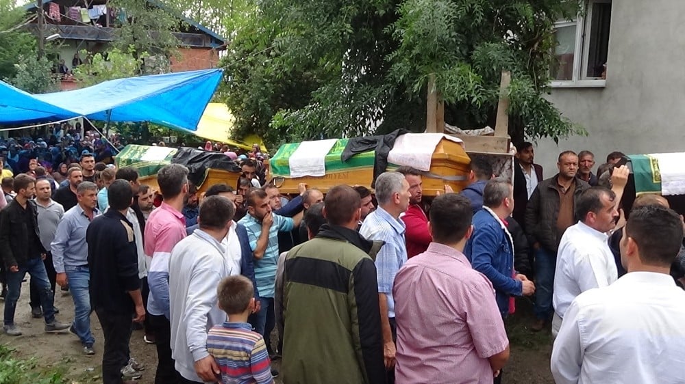 Bartın’daki feci kazada hayatını kaybeden 4 kişi toprağa verildi 