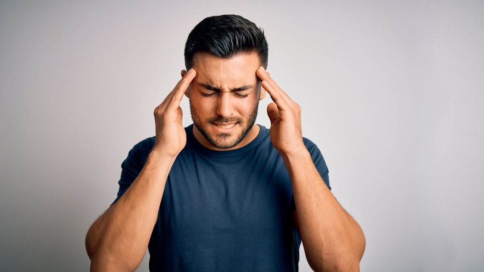 Baş ağrısı diyip geçmeyin! Bunun habercisi olabilir