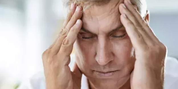 Baş ağrısı migrenin tek belirtisi değil! Migren olup olmadığımızı nasıl anlarız? İşte uzmanından migren belirtileri