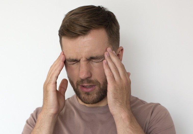 Baş ağrısında bu sinyallere dikkat!