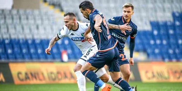 Başakşehir, 3-0 önde olduğu maçta berabere kaldı!