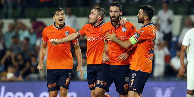 Başakşehir 3 puanı 3 golle aldı