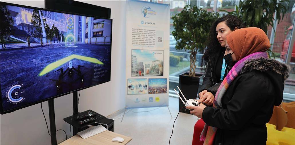 Başakşehir Belediyesi'nden çevreci öğrencilere teknoloji sürprizi