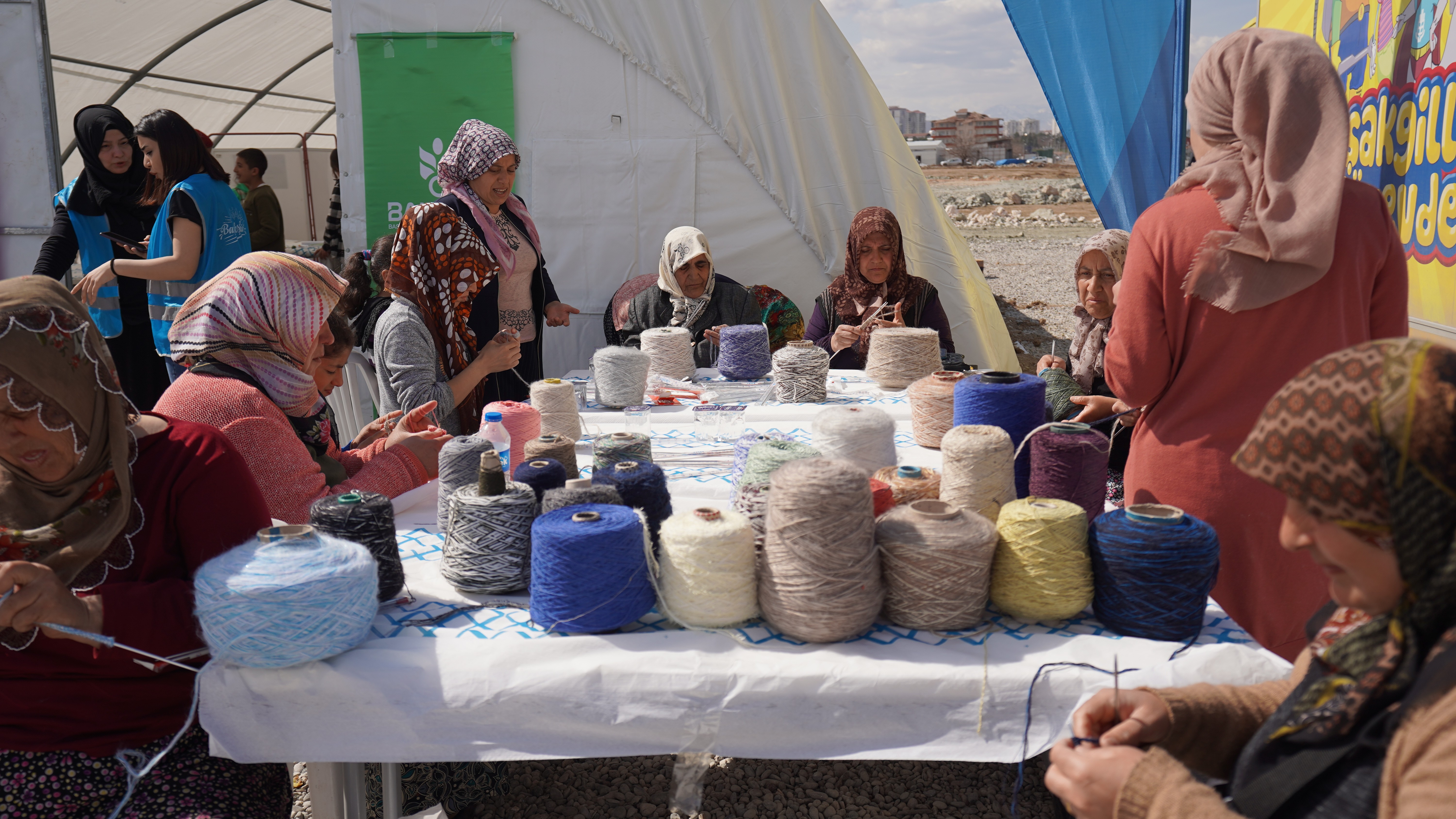 Başakşehir Belediyesi'nden depremzede kadınlara anlamlı destek