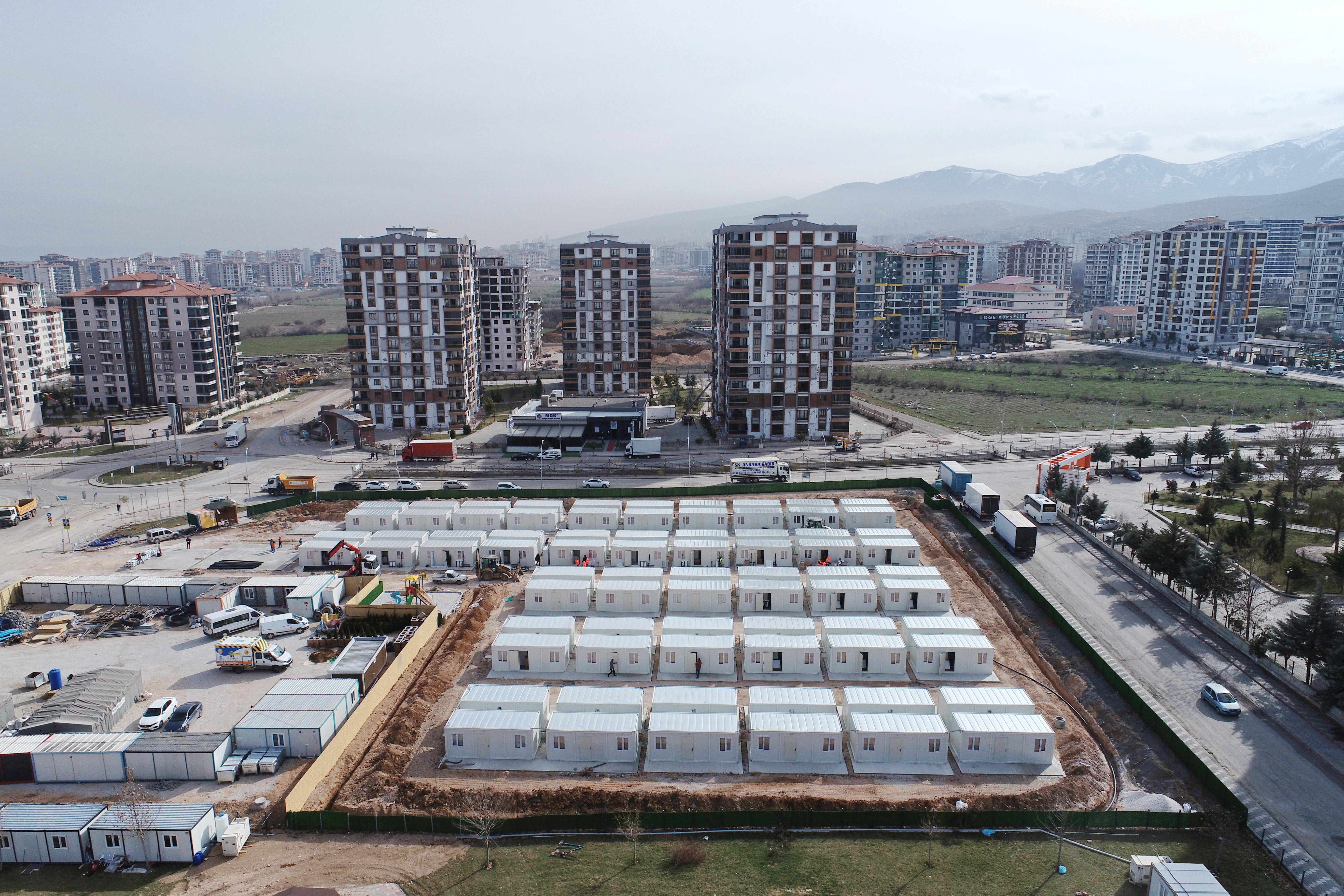 Başakşehir Belediyesi'nin kurduğu konteyner kentin ilk etabı tamamlandı