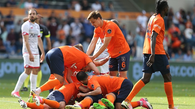 Başakşehir lider oldu Beşiktaşlıları kızdırdı