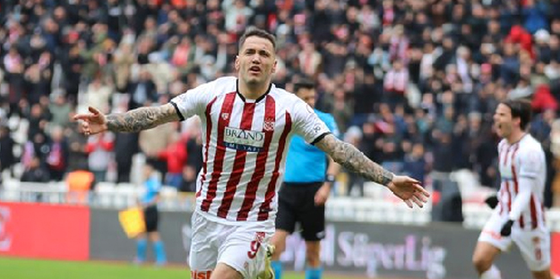 Başakşehir maçına saatler kala son forvet tahminini açıkladılar... Gökte ararken yerde buldu!