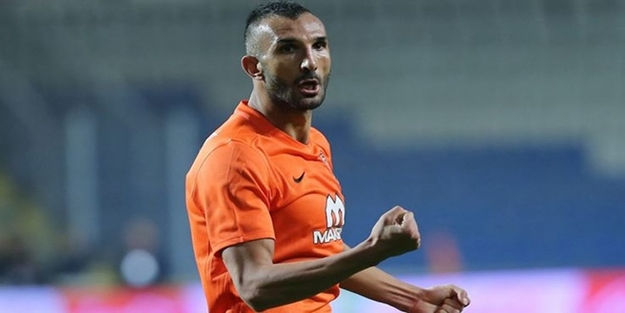 Başakşehir Yalçın Ayhan'ın sözleşmesini feshetti