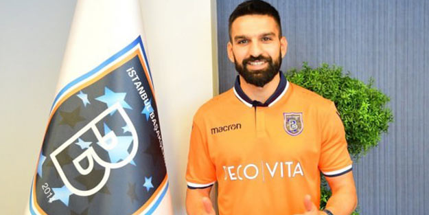 Başakşehir, yeni santrforunu resmen açıkladı