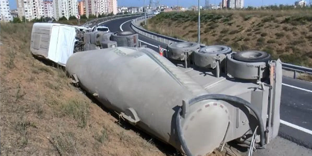 Başakşehir'de devrilen beton mikserinin şoförü...