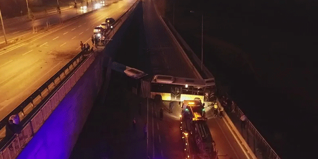 Başakşehir'de İETT kazası! Şoför ağır yaralandı...