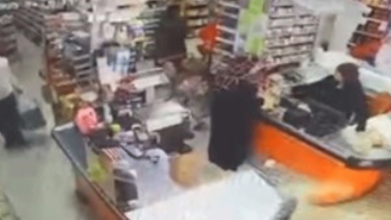 Başakşehir'de kahve hırsızlığı kameraya yansıdı!