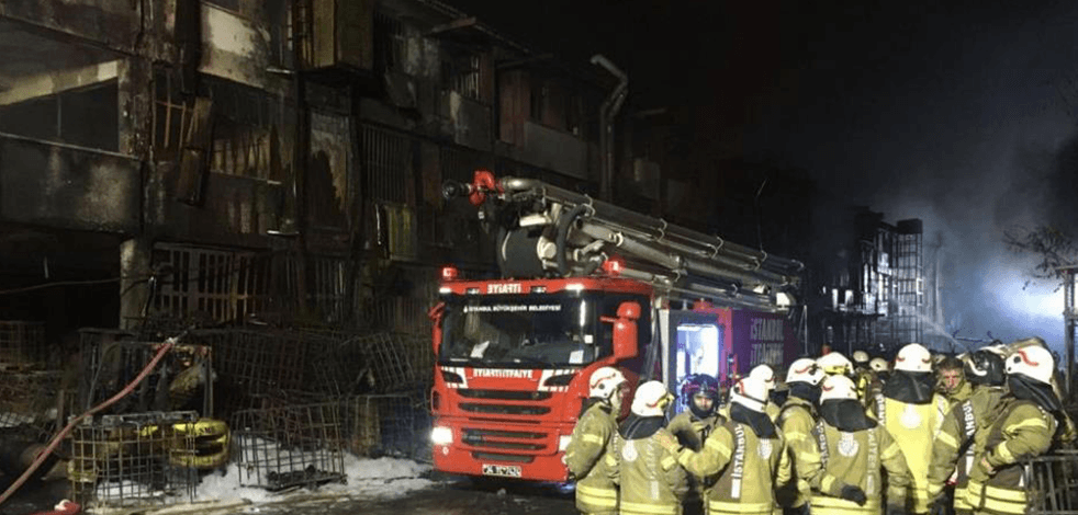 Başakşehir'de kimya fabrikasında çıkan yangın 8 saat sonra söndürüldü