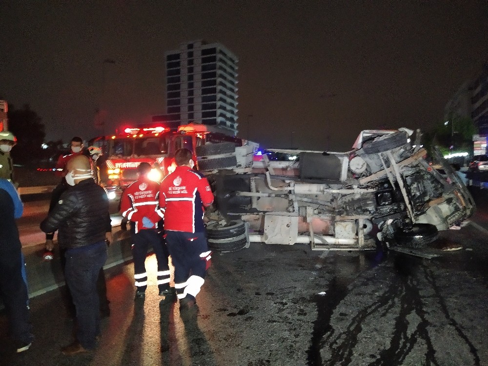 Başakşehir’de kontrolden çıkan vidanjör devrildi: 1 yaralı 