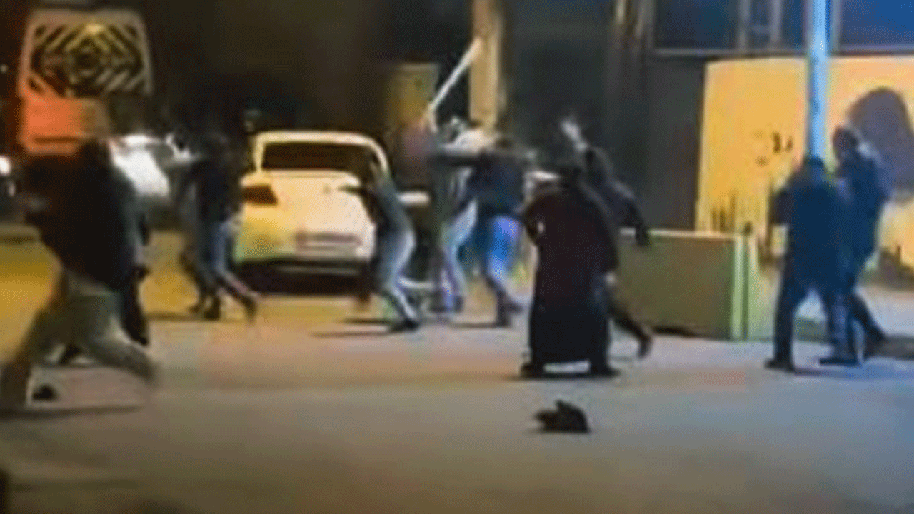 Başakşehir'de meydan muharebesini aratmayan kavga kamerada!