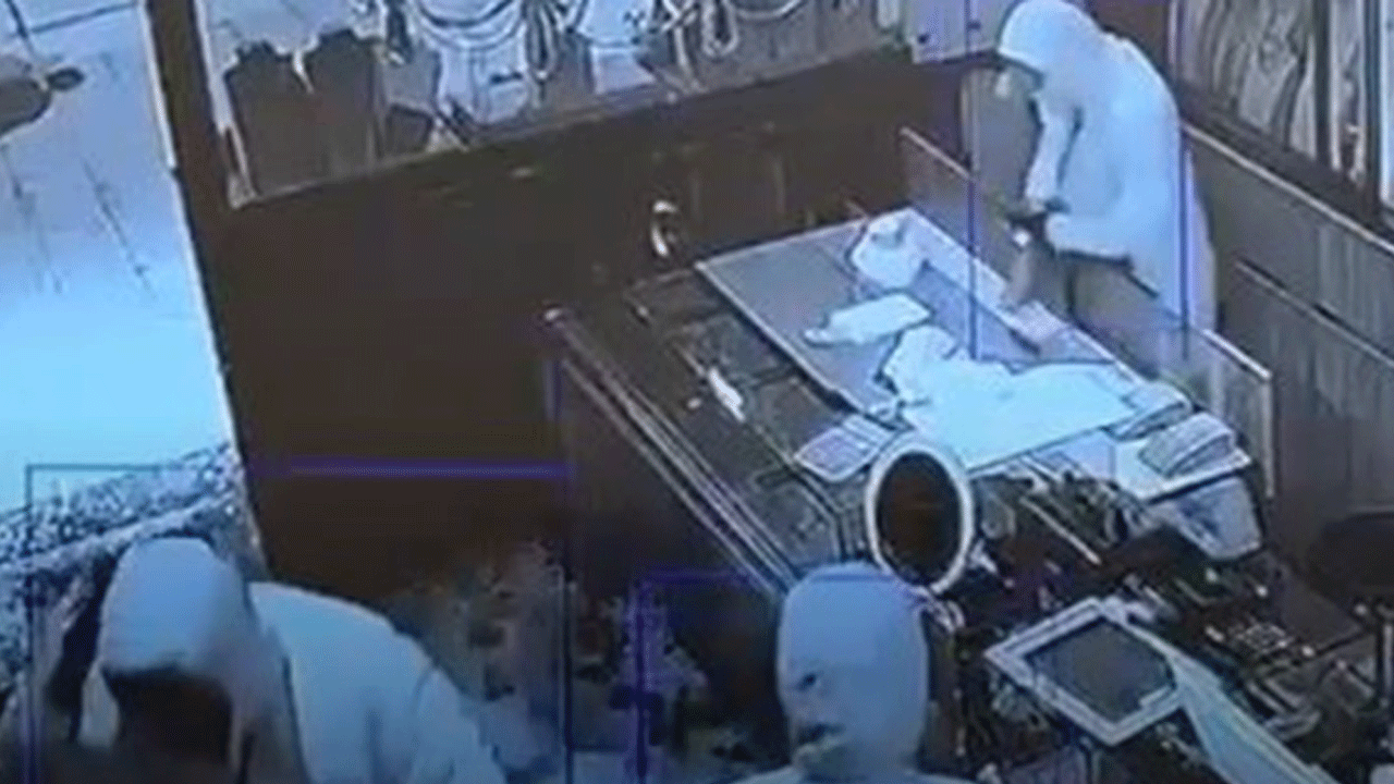 Başakşehir'de soygun anları: Sakın engel olma vururum!