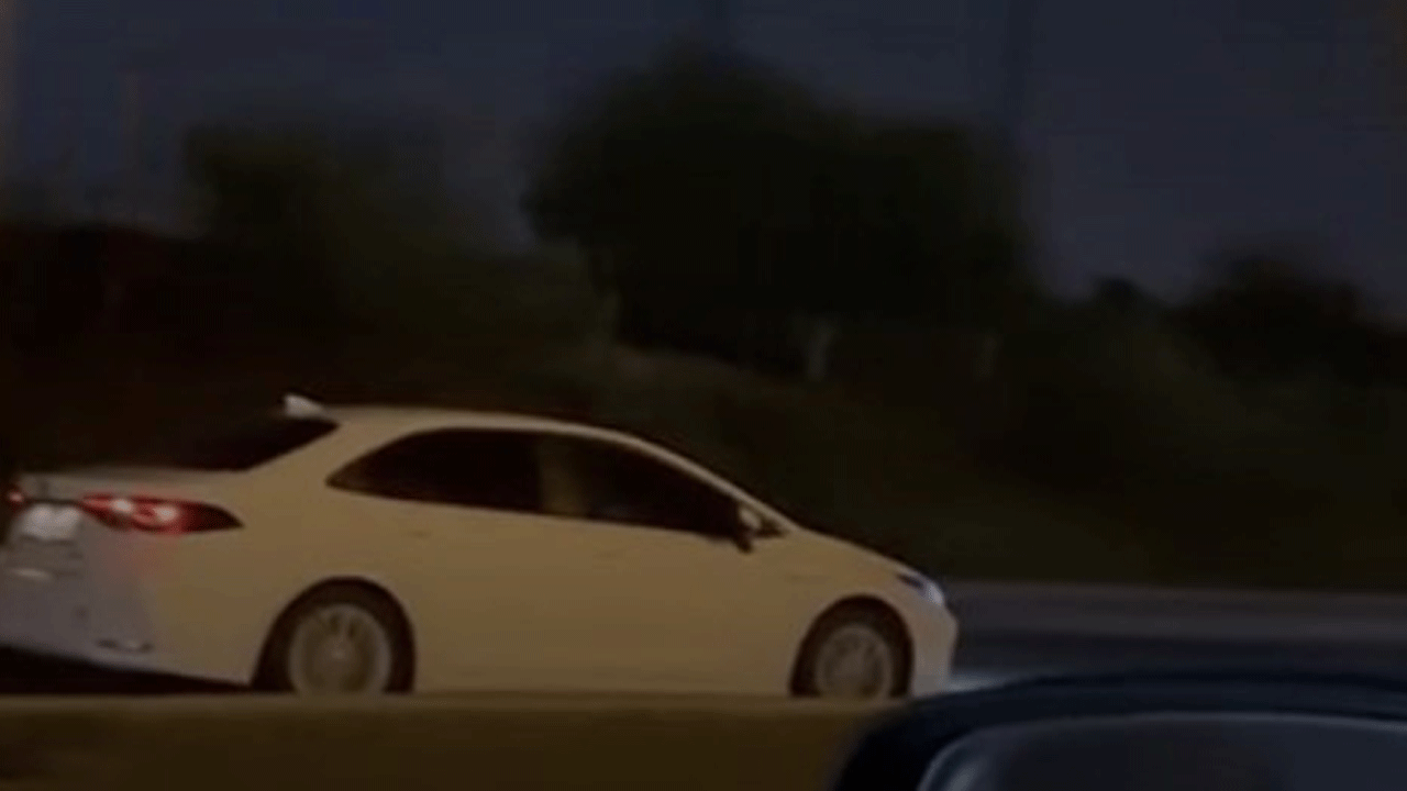 Başakşehir'de ters yönde giden araçlar trafiği tehlikeye attı!